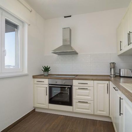 Luxury Apartman Ivana โตรกีร์ ภายนอก รูปภาพ