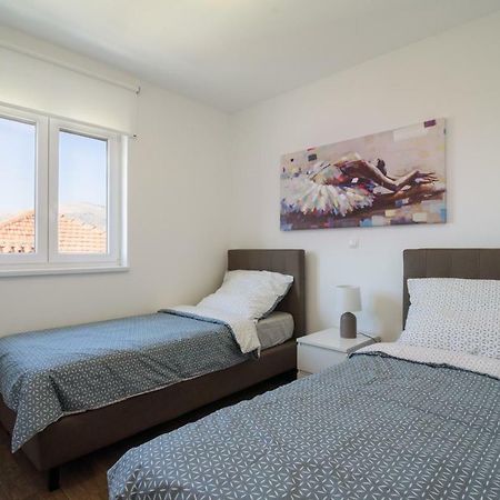 Luxury Apartman Ivana โตรกีร์ ภายนอก รูปภาพ