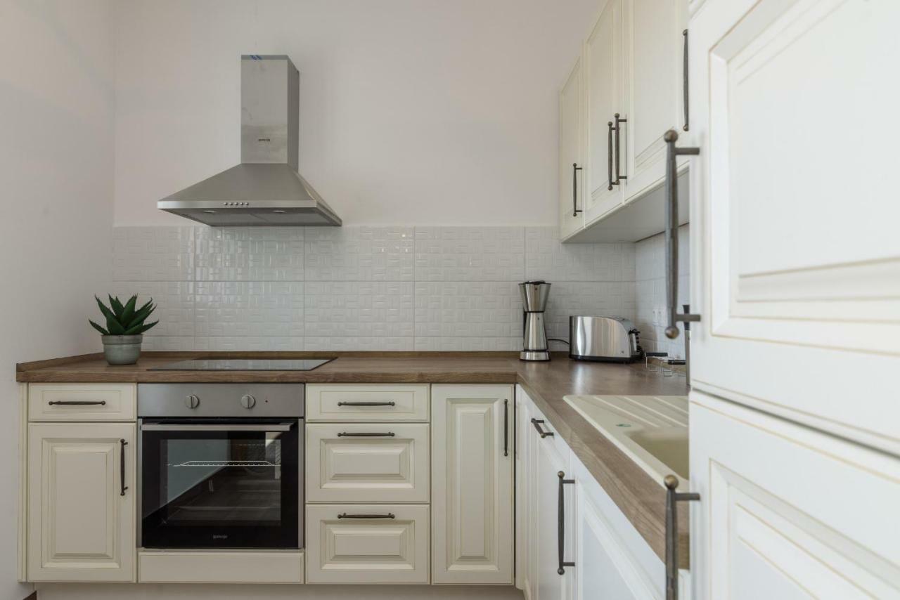 Luxury Apartman Ivana โตรกีร์ ภายนอก รูปภาพ