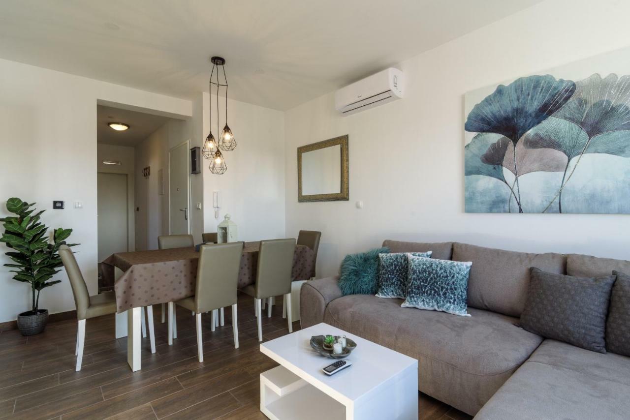 Luxury Apartman Ivana โตรกีร์ ภายนอก รูปภาพ