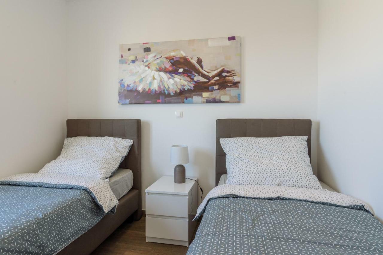 Luxury Apartman Ivana โตรกีร์ ภายนอก รูปภาพ